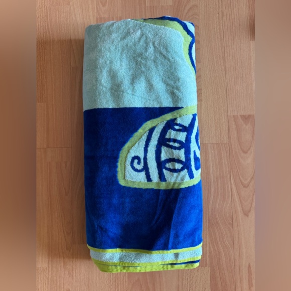 Oversized Beach Towel  (Turtle print )40” X 72” - Picture 3 of 4